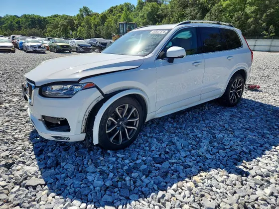 2016 Volvo XC90 T6 Momentum