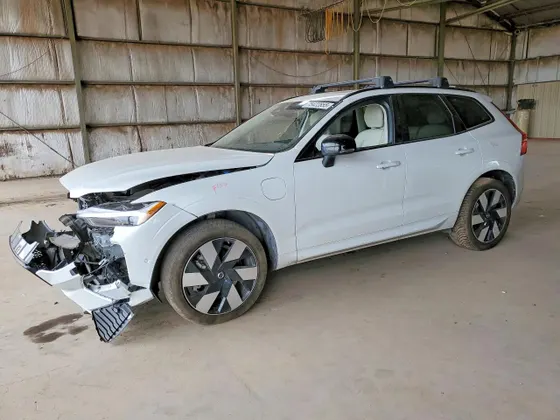 2024 Volvo XC60 Recharge Plug-In Hybrid Plus Dark Theme