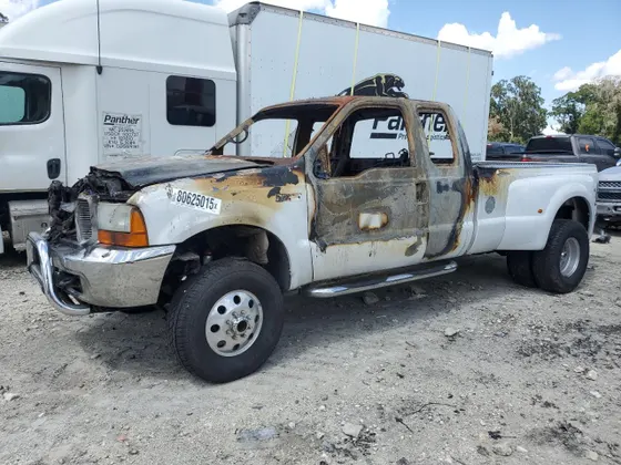 2001 Ford Super Duty F-350 DRW XL
