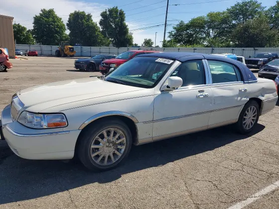 2006 Lincoln Town Car Signature