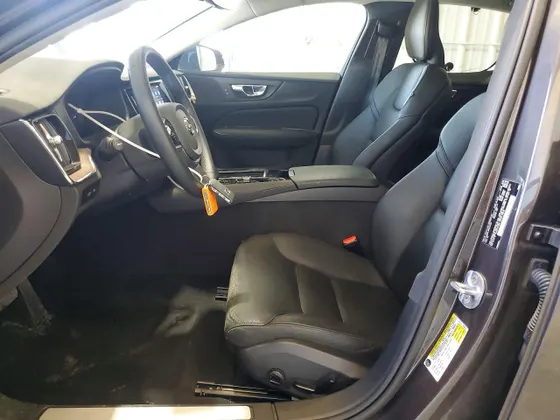 2023 Volvo S60 Recharge Plug-In Hybrid Plus Dark Theme