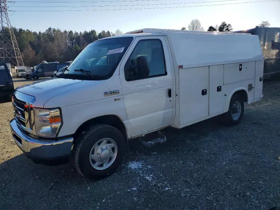 2015 Ford Econoline Commercial Cutaway E350 SUPER DUTY CUTAWAY VAN