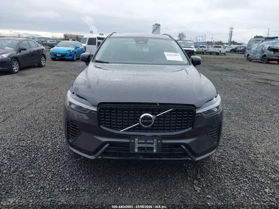 2025 Volvo XC60 Plug-In Hybrid Core
