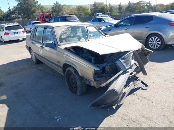 1994 Volvo 900 Action