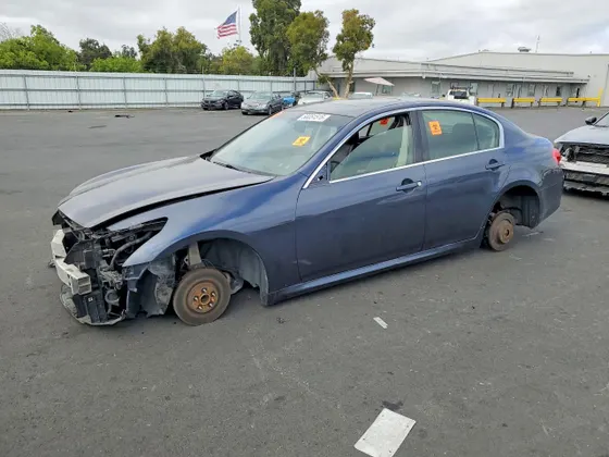 2013 INFINITI G37 Sedan Journey