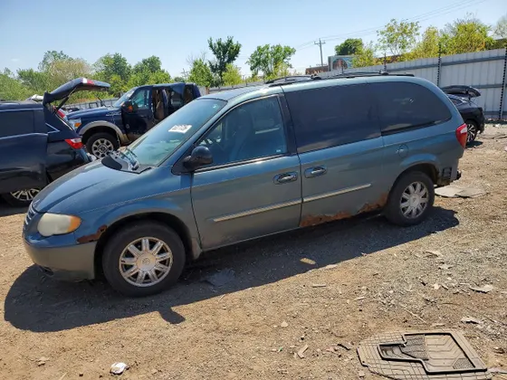 2005 Chrysler Town & Country Touring