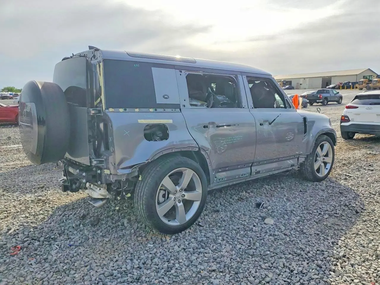 2024 Land Rover Defender SE
