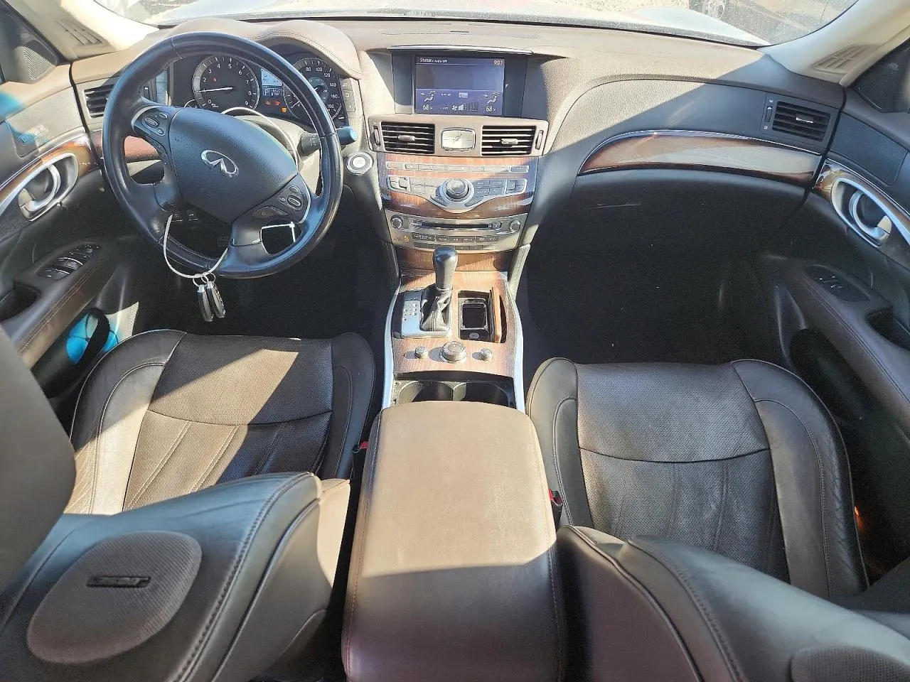 2011 INFINITI M56
