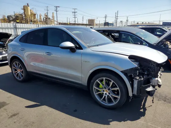 2022 Porsche Cayenne E-Hybrid