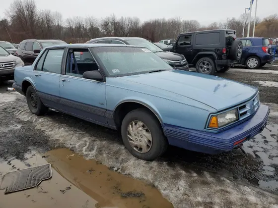 1991 Oldsmobile Delta 88 ROYALE