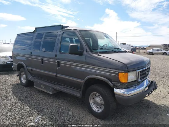 2005 Ford Econoline Wagon XL