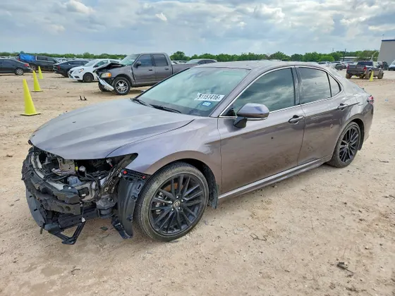 2024 Toyota Camry Hybrid XSE