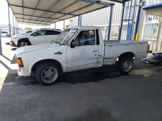 1983 Nissan 720 STANDARD BED