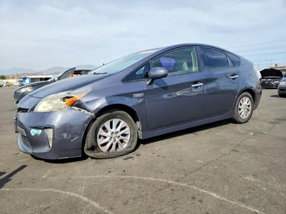 2015 Toyota Prius Plug-In Advanced