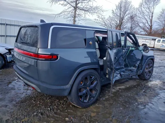 2023 Rivian R1S Adventure