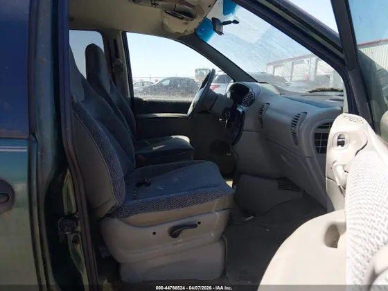 1996 Plymouth Voyager SE