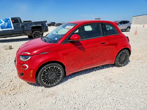 2024 FIAT 500e INSPI(RED)