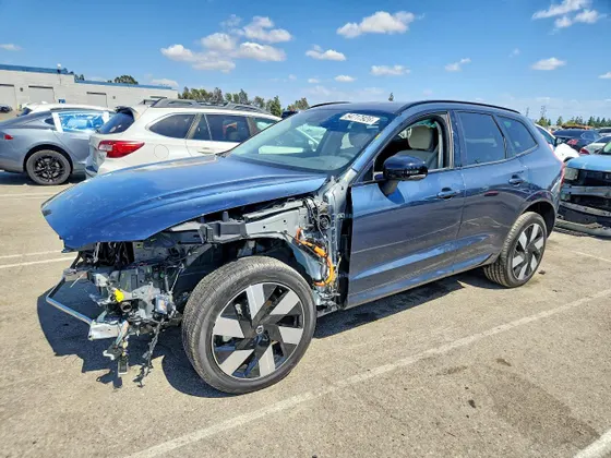 2025 Volvo XC60 Plug-In Hybrid Plus