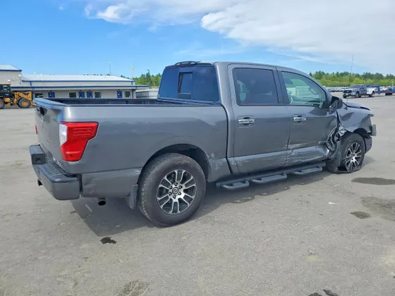 2021 Nissan Titan SV