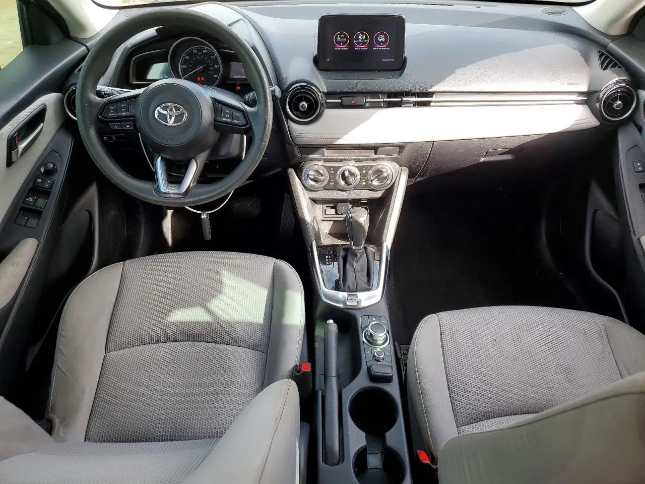2020 Toyota Yaris Hatchback LE