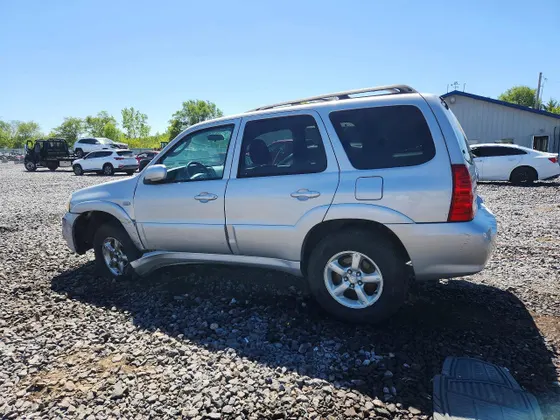 2005 Mazda Tribute s