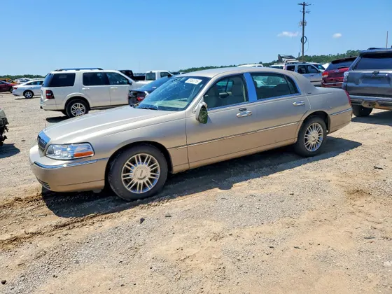 2006 Lincoln Town Car Designer Series