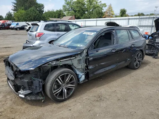 2019 Volvo V60 T6 R-DESIGN