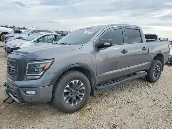 2024 Nissan Titan PRO-4X