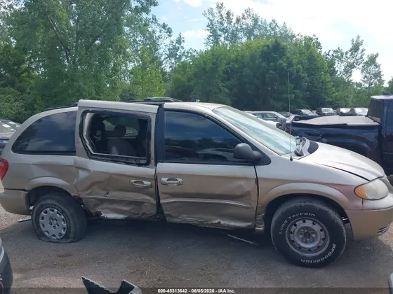 2003 Chrysler Town & Country LX