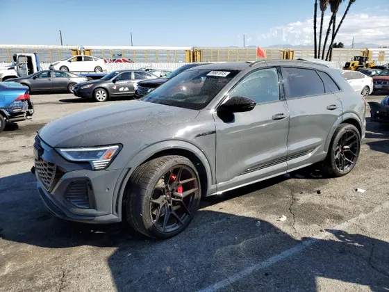 2024 Audi SQ8 E-TRON PRESTIGE
