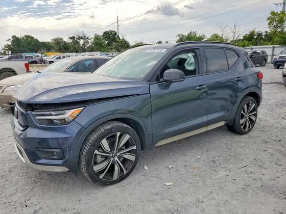 2022 Volvo XC40 Recharge Pure Electric Twin Plus