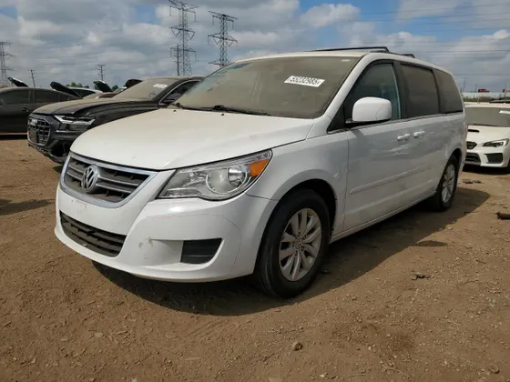 2014 Volkswagen Routan SE w/RSE & Navigation