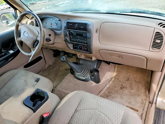 2002 Mazda B-Series 4WD Truck SE