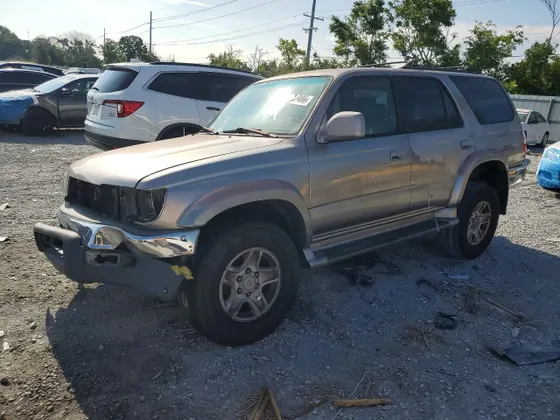 2002 Toyota 4Runner SR5