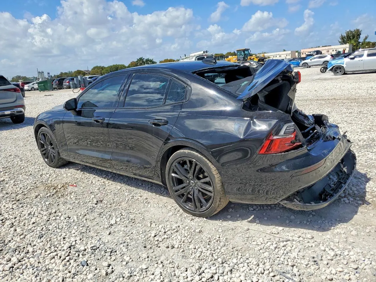 2024 Volvo S60 Recharge Plug-In Hybrid Plus Black Edition