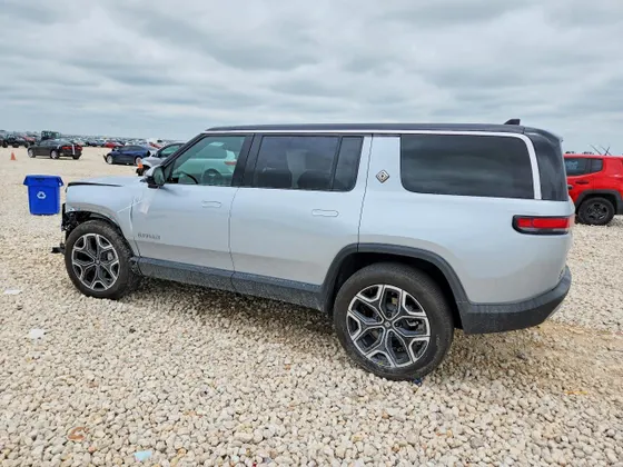 2025 Rivian R1S Adventure