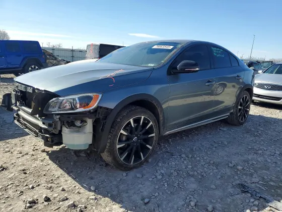 2018 Volvo S60 Cross Country