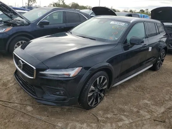 2024 Volvo V60 ULTIMATE