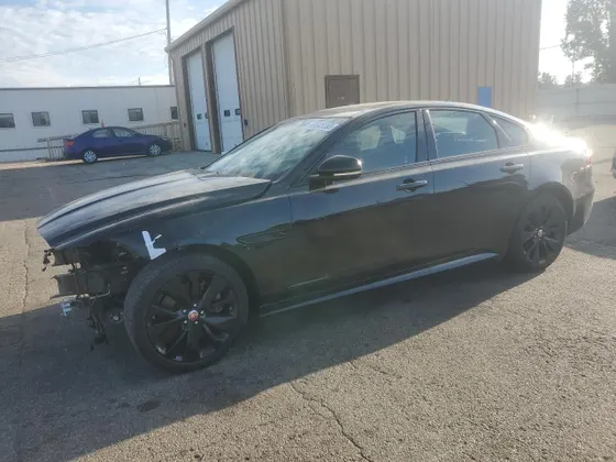 2022 Jaguar XF R-Dynamic SE