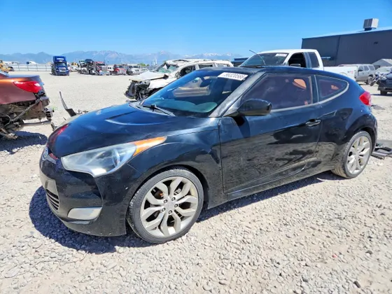 2012 Hyundai Veloster w/Black Int