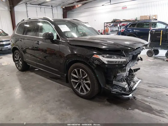 2018 Volvo XC90 Momentum