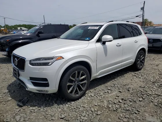 2016 Volvo XC90 T6 Momentum
