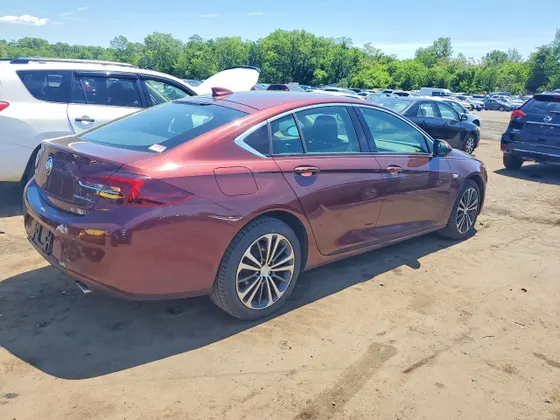 2018 Buick Regal Sportback Essence