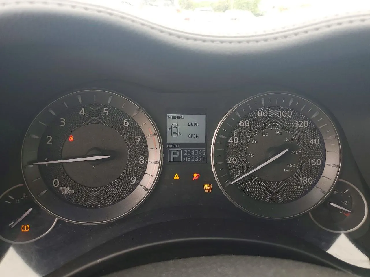 2011 INFINITI M56