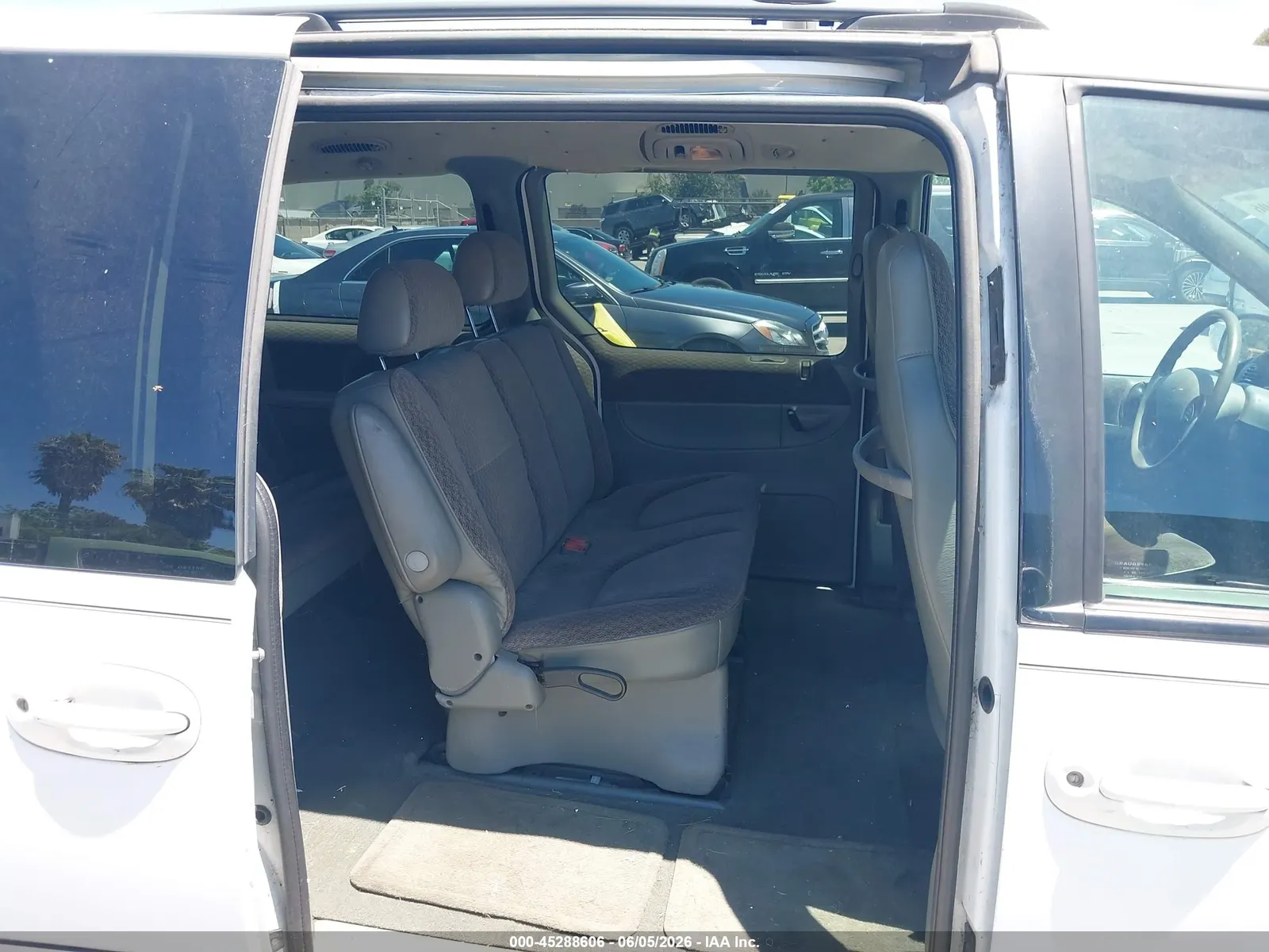 1999 Plymouth Voyager SE