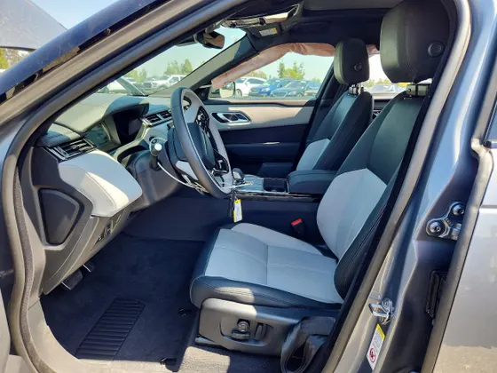 2026 Land Rover Range Rover Velar Dynamic SE