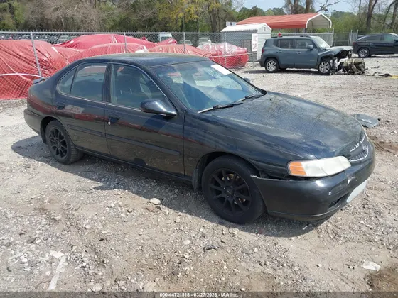 2000 Nissan Altima XE
