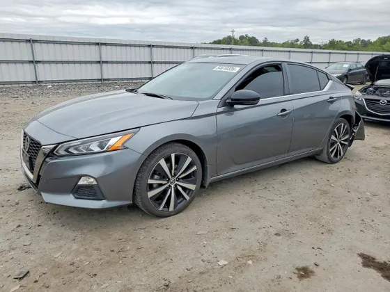 2021 Nissan Altima 2.5 SR