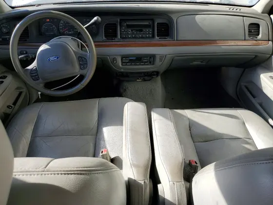 2004 Ford Crown Victoria LX