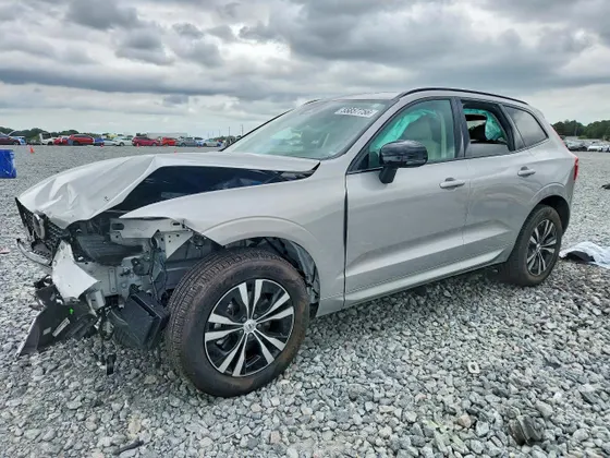 2025 Volvo XC60 Core